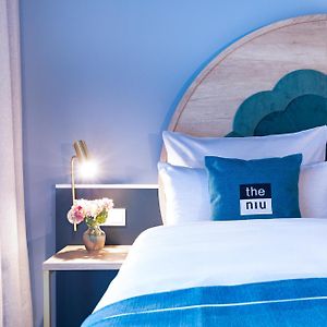 Zimmer mit Kingsize-Bett